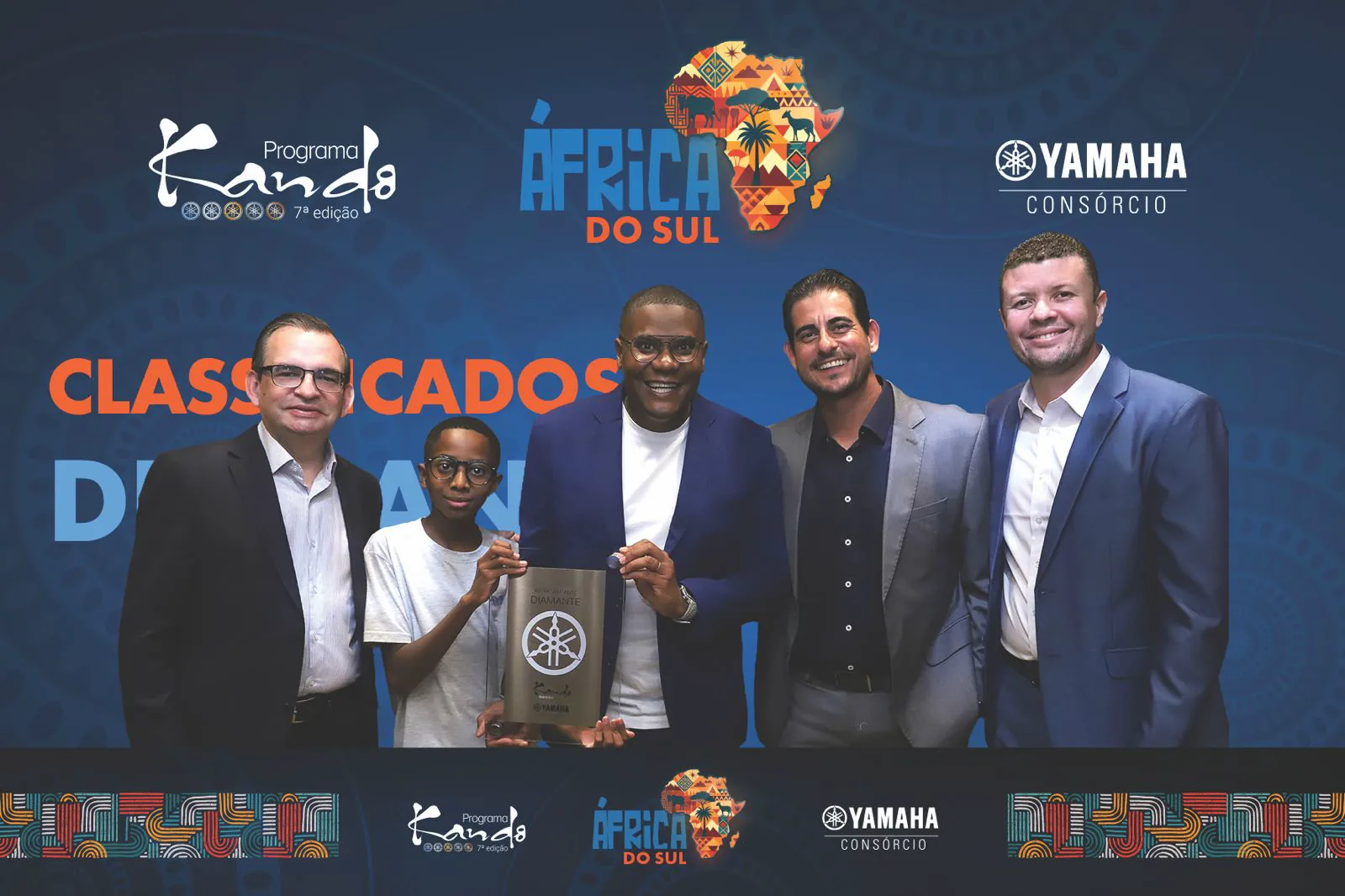 Douglas Dias recebendo certificação Diamante Yamaha Consórcio na 7ª edição do Programa Kando na África do Sul